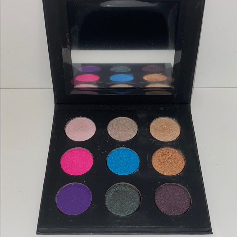 Make Up For Ever 9 artist Shadow palette